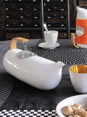 porcelain-tea-pot